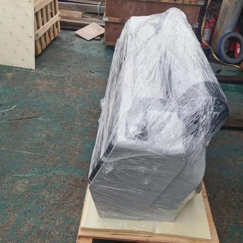 加班打包一臺(tái)大幅面菲林打印機(jī)，遠(yuǎn)程安裝